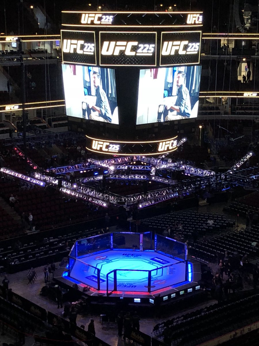ConnorSheehan25's tweet photo. #UFC225 https://t.co/r0AaPusmkY