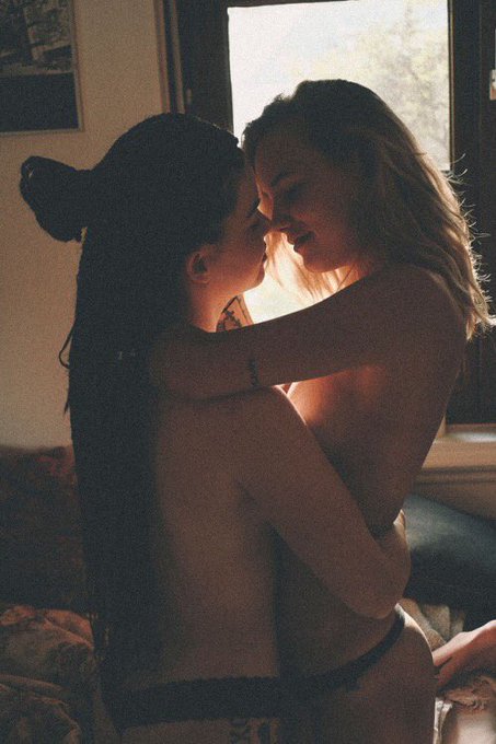 Watch girls on girls's leaked NSFW photo on TwXstars