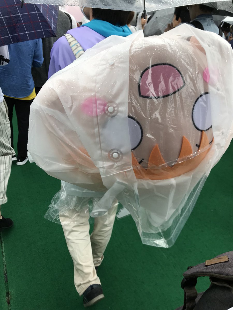 173_norun's tweet photo. 物販ならんでるけど、めちゃくちゃ邪魔w https://t.co/JmtOsBeKVT
