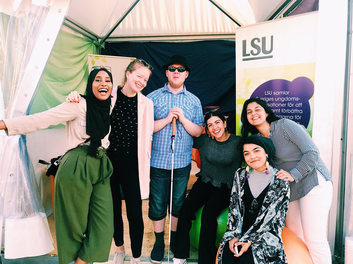 NouraBerrouba's tweet image. Hej från #Järvaveckan! @LSU_se är här 9-13 juni. Kom och hälsa på och prata om #ungdomsrörelsen, engagemang och Europa!