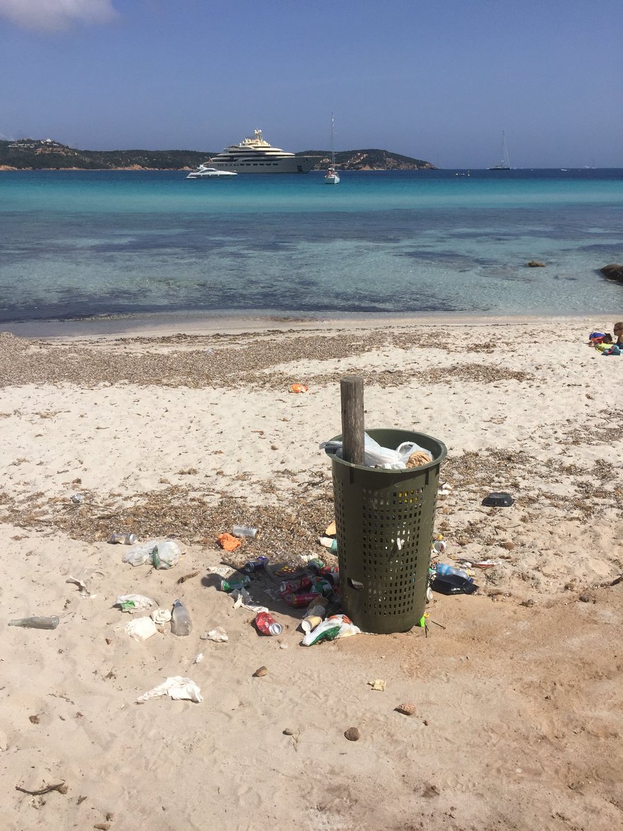 Fedeluga's tweet photo. #costasmeralda #consorziocostasmeralda @costa smeralda #pevero Che vergogna! Spiaggia libera. 2 giugno. Mancano ancora cestini seri. Sveglia: la stagione è partita!!!! https://t.co/wmXs3HegqT