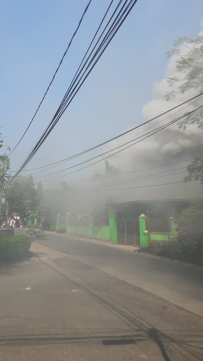 @emergency113bdg <a href="/infobdg/">BANDUNG ᮘᮔ᮪ᮓᮥᮀ</a> <a href="/PRFMnews/">Radio PRFM</a> #WartaBDG via <a href="/adeirma_r/">IRmaR</a>: kebakaran smpn 50 pasir jati bandung...cepet damkaaar dateeng besar sekali api nya <a href="/Rescue_Damkar/">Rescue_Damkar 4.2.2.02 Diskar PB</a> @Relawan_Damkar @emergency113bdg @TCT_Bandung @Seputar_JawaBrt <a href="/infobandung/">infobandung</a> <a href="/sekitarbandung_/">sekitarBANDUNGcom</a>