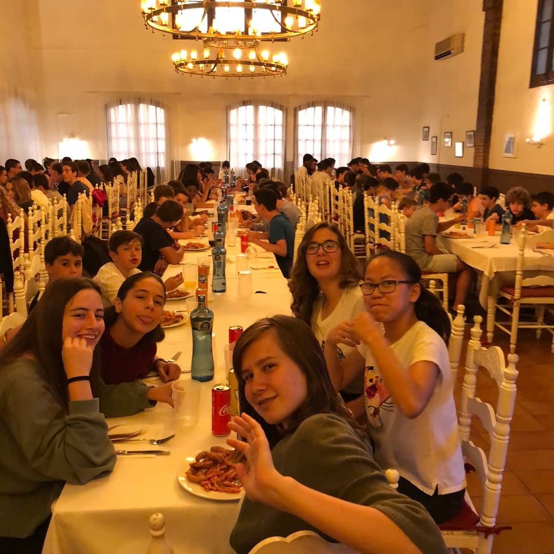 UESC_SantCugat's tweet photo. ESPECTACULAR SOPAR DE LA UESC.🎉
Ahir vem poder gaudir de un sopar a la masia Can Janer amb més de 300 persones. Una nit plena d'amistats, sorpreses, videos... una nit magica on els colors vermell i negre han sigut els protagonistes.
Gracies a tots!! #FORÇAUESC #INFOUESC ⚫🔴 https://t.co/aAQyrP4VZW