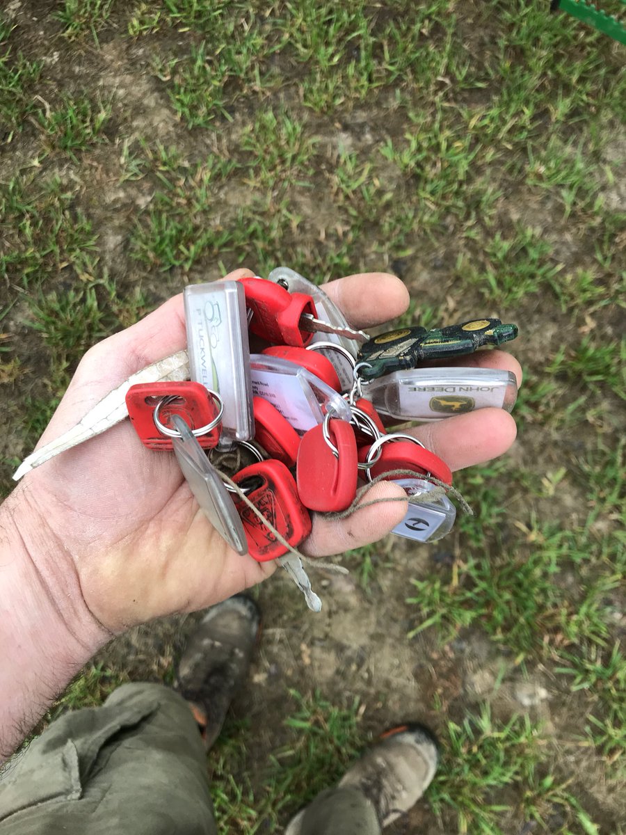 JamesScarff's tweet image. When you forget which key starts which tractor 🙈 @OpenFarmSunday #sundayout #daytrip #farm #keys