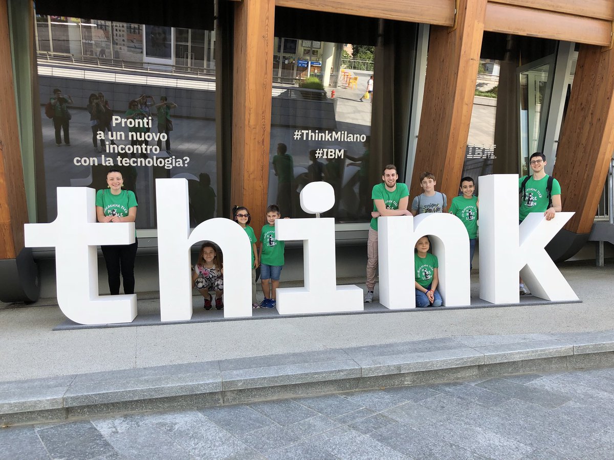 ValeriaCagnina's tweet image. Il nostro speech a #ThinkMilano per motivare ed ispirare i ragazzi del #CognitiveHack con una bellissima presentazione di @AltieriLuca. 
#Dreamers della nostra scuola contenti a divertirsi con laboratori, realtà virtuale e aumentata e le loro famiglie soddisfatte!