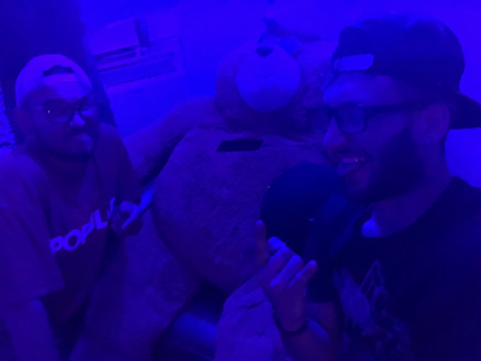 Watch @XJesseXPratherX  and @tylerXdaniels do a #blacklight #show NOW

See two different #camera angles