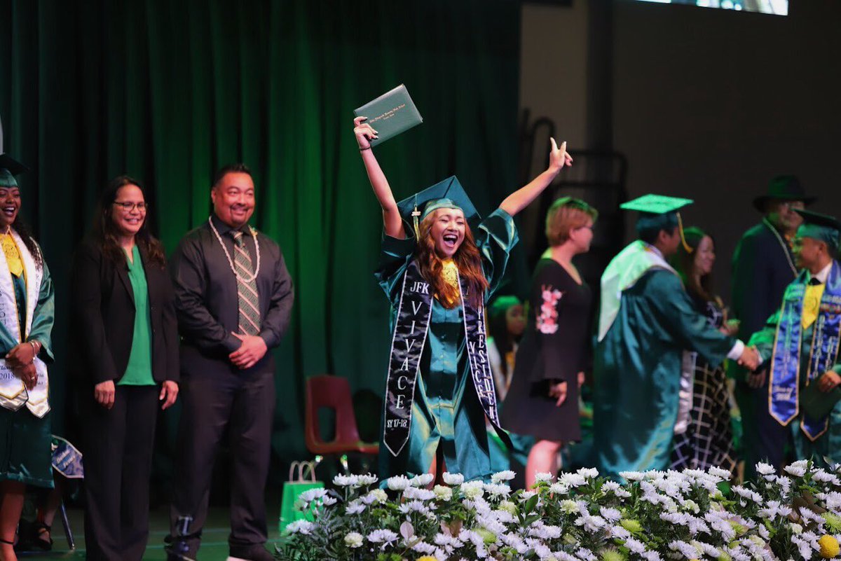 iamjehseeka's tweet photo. Dad: damn that girl barely went to school and she still graduated?? 

I DID IT!!!! 💚💛🎓🎉 #GRADU18 https://t.co/6K9KLpm4d7