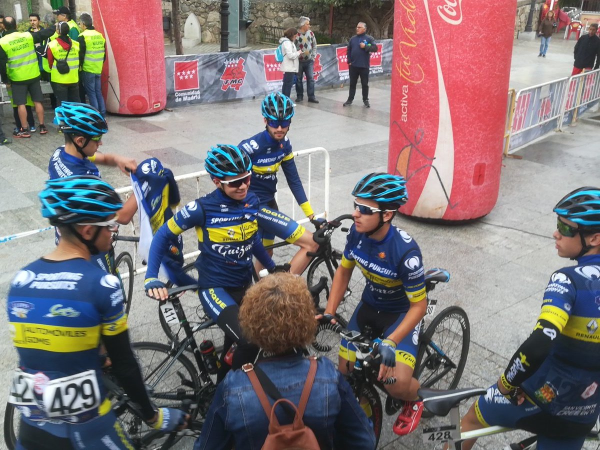 FMCICLISMO's tweet photo. Automoviles Gomis y CC Galapagar en el control de firmas #ChallengeFMC2018 https://t.co/J8CqZAnqCd