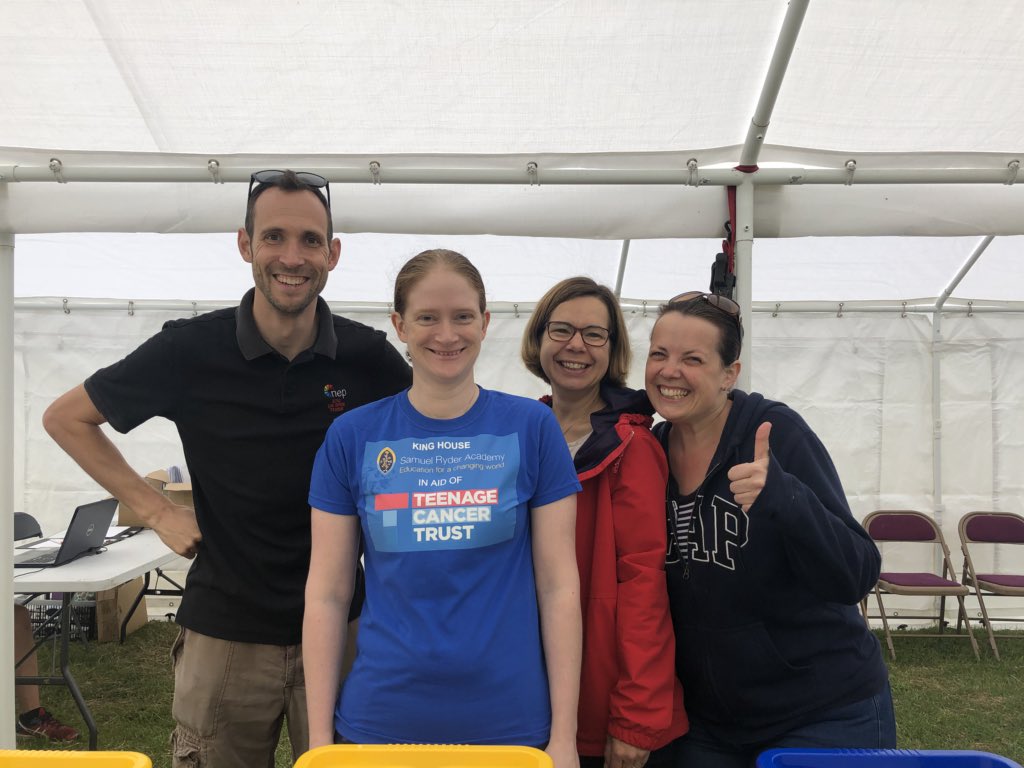 Getting ready for the <a href="/StAlbanshalf/">StAlbansHalfMarathon</a> with <a href="/srakinghouse/">SRA King House</a> running for the <a href="/TeenageCancer/">Teenage Cancer Trust</a> #stalbans #funrun #beatcancer