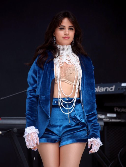 Camila_Cabello's tweet photo. 🦋🌺🦋🌺 thank you @capitalofficial for having me 🌺🦋 #CapitalSTB https://t.co/osHTEejzqS