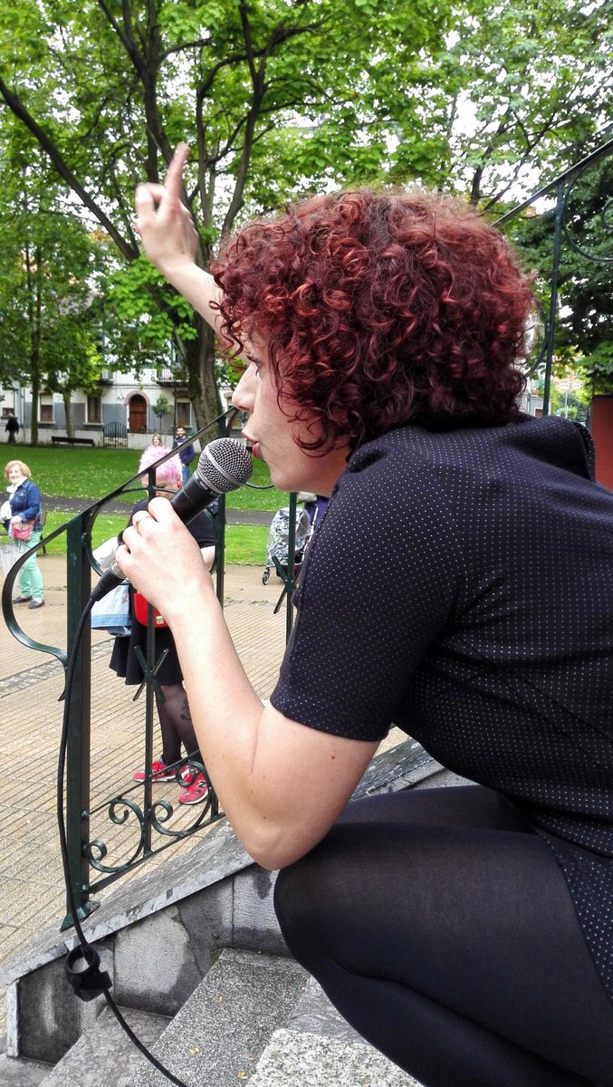 baffest_eus's tweet photo. HOY, #txikifoto formará parte de #Barakaldoirekiz.
A partir de las 11:30, en la plaza Pormetxeta de #Barakaldo, talleres para txikis y concierto de @bnsinclairs (su cantante en la foto). Os esperamos! #fotografia #BAFFEST18 https://t.co/G4DnxAXtA8