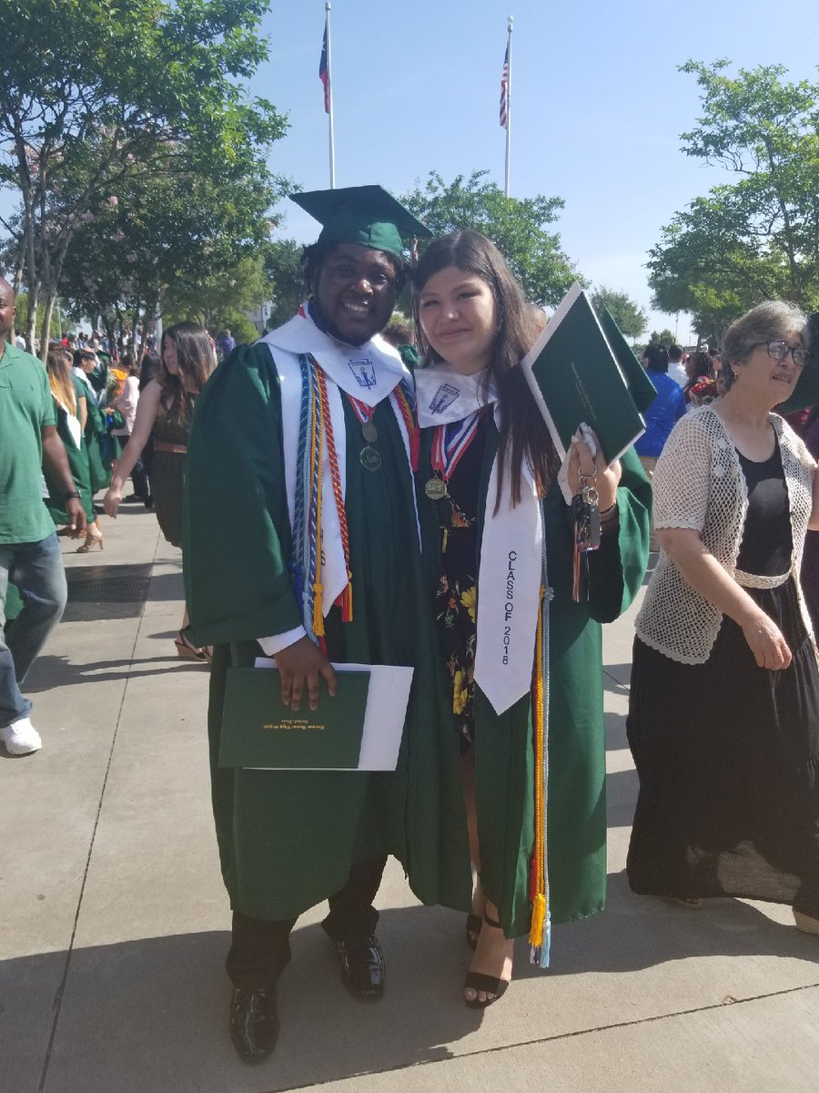 alwaysahmon's tweet photo. Such a beautiful day. I love you all who have impacted my life through endless smiles and constant laughter. You will forever live in my heart and my memories. Congratulations to us. 🤘🎉🎖 https://t.co/iRIf1EdITh