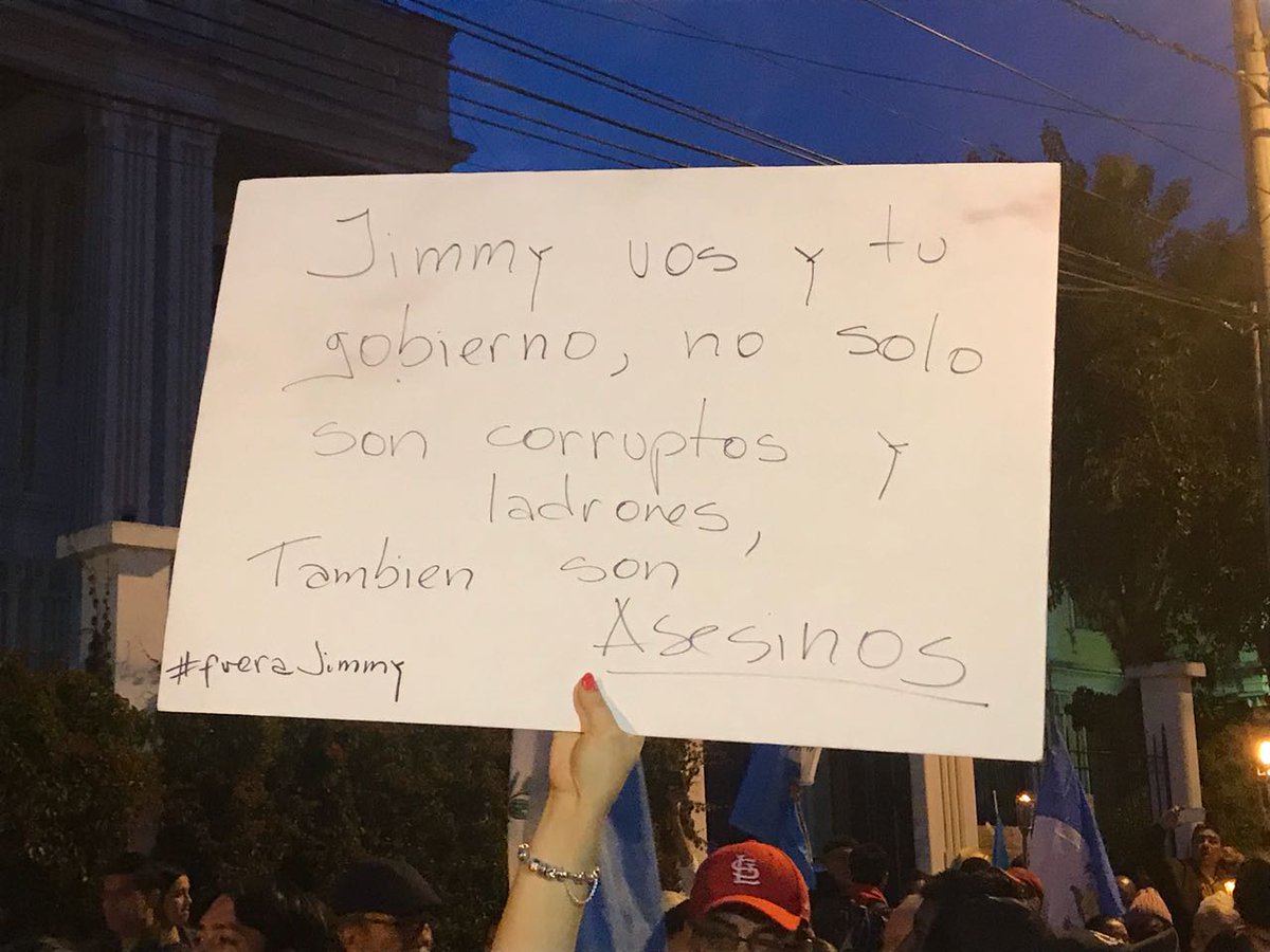 OscarCaballer01's tweet photo. #RenunciaYa vamos sigan yo me voy pero ustedes pueden #Hail100cia @jimmymoralesgt https://t.co/00EiNrpWJw