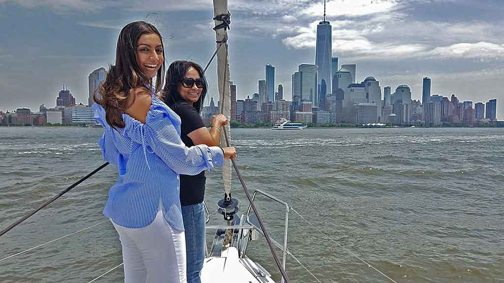 sailnyccom's tweet photo. Fun on the bow  #SAIL #NYC   #WTC  #MANHATTAN  #SAILING   #JerseyCity #Hoboken #Brooklyn  #SAILNYC #LIBERTY #BrookfieldPlace   https://t.co/tYHvJBs7iQ https://t.co/y4jYCezecs