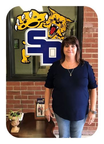 Congratulations to Lynne Scarlett for being selected as South Davidson Middle School's 2018-2019 Teacher Assistant of the Year! <a href="/dcsnc/">@DCSNC</a>