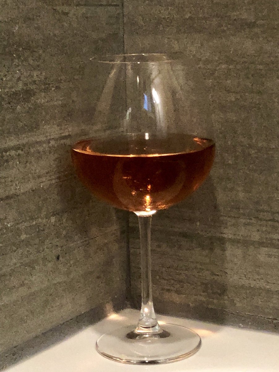2_Huskies's tweet image. Naughty Rosé standing all alone in the corner #Apothic 🍷 @ApothicWine 🛀