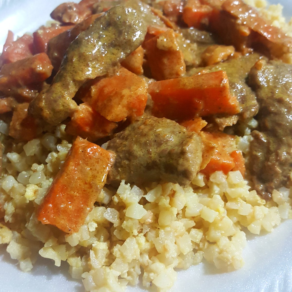 sleepketokitten's tweet photo. Beef and carrots in a curry sauce over fried cauliflower rice. #ketogenicdiet #ketolife #healthy #intermittentfasting #fasting #natural #ketodiet #keto #ketogenic #lowcarb #lowcarbfood #weightlossjourney #weightloss #curry #health #healing #supper #food #ketofam #lchf #dinner https://t.co/KOnNcB1yUH