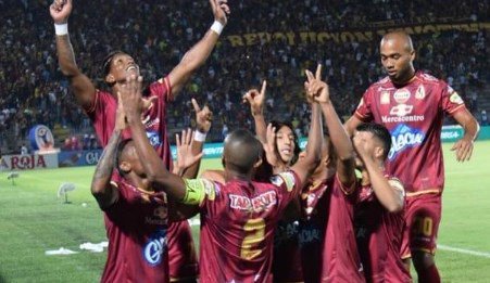 FCFSeleccionCol's tweet photo. La Federación Colombiana de Fútbol felicita al nuevo campeón de la @LigaAguila, @cdtolima. 🏆⭐️⭐️ https://t.co/bTdIfn1U0v