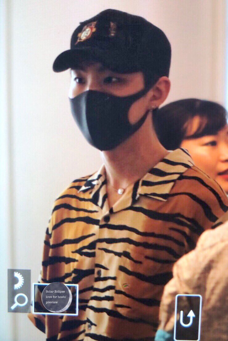 solareclipse615's tweet photo. 180610 HND 하네다공항 출국
#호시 #세븐틴 #HOSHI #SEVENTEEN @pledis_17 
안전비행✈︎ https://t.co/xuFPLZkEqk