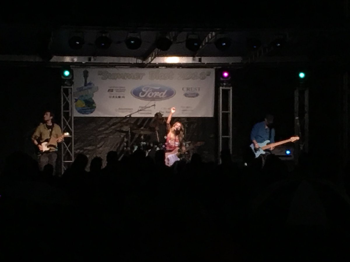 frriverfest's tweet photo. Thank you for your PHENOMENAL concert tonight at the Flat Rock Summer Blast @lindsayell ! You were incredible! WOW! 🤩 #lindsayell #flatrocksummerblast #risingstar #legendinthemaking https://t.co/LuFdHsX3JD