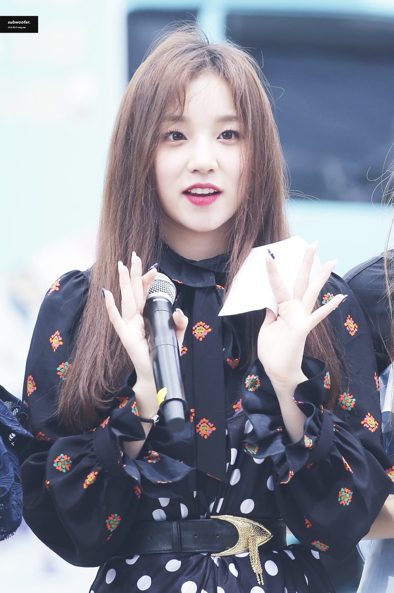 Yuqi g idle. Соён квинкард. Юци джи айдол. G i-dle юци. Джи айдл принцессы.