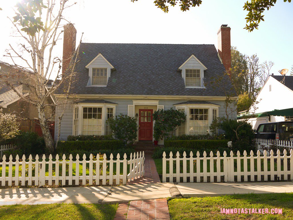StandardDef1's tweet photo. I thought Meemaw's house on #YoungSheldon looked familiar. It's not only next door to the Heck house from The Middle, but was previously used for Life Goes On (89-93), Scarecrow & Mrs. King (83-87), and the Partridge Family (70-74) #WarnerRanch #TVGeography https://t.co/5tTf0cZCyl