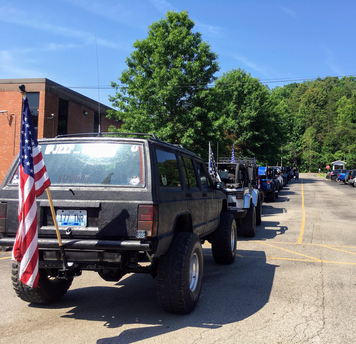 jeep_justice's tweet photo. Had a great time at the 2nd annual Alexander Rubado poker run. @jcjeepfreaks #johnsoncountyjeepclub #jeeppokerrun #jeepfamily #JeepLife #jeep #ksp #kentuckystatepolice #pokerrun #ForTheKids https://t.co/n61fWKCqxz