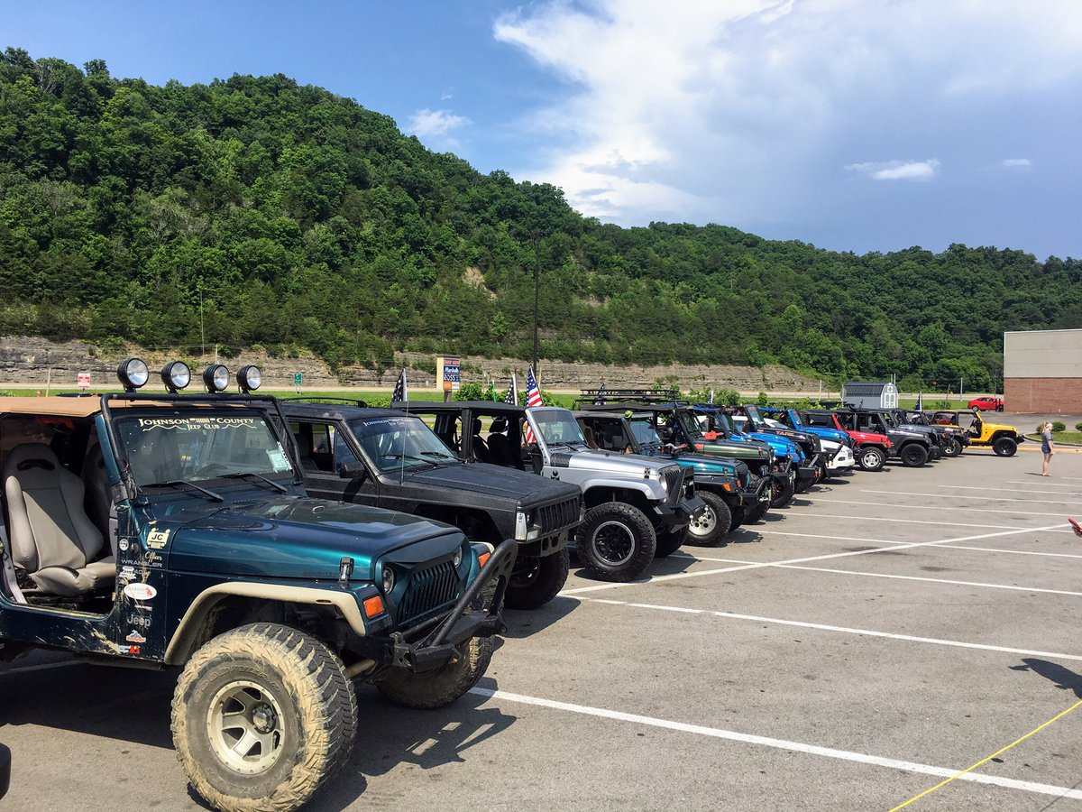 jeep_justice's tweet photo. Had a great time at the 2nd annual Alexander Rubado poker run. @jcjeepfreaks #johnsoncountyjeepclub #jeeppokerrun #jeepfamily #JeepLife #jeep #ksp #kentuckystatepolice #pokerrun #ForTheKids https://t.co/n61fWKCqxz