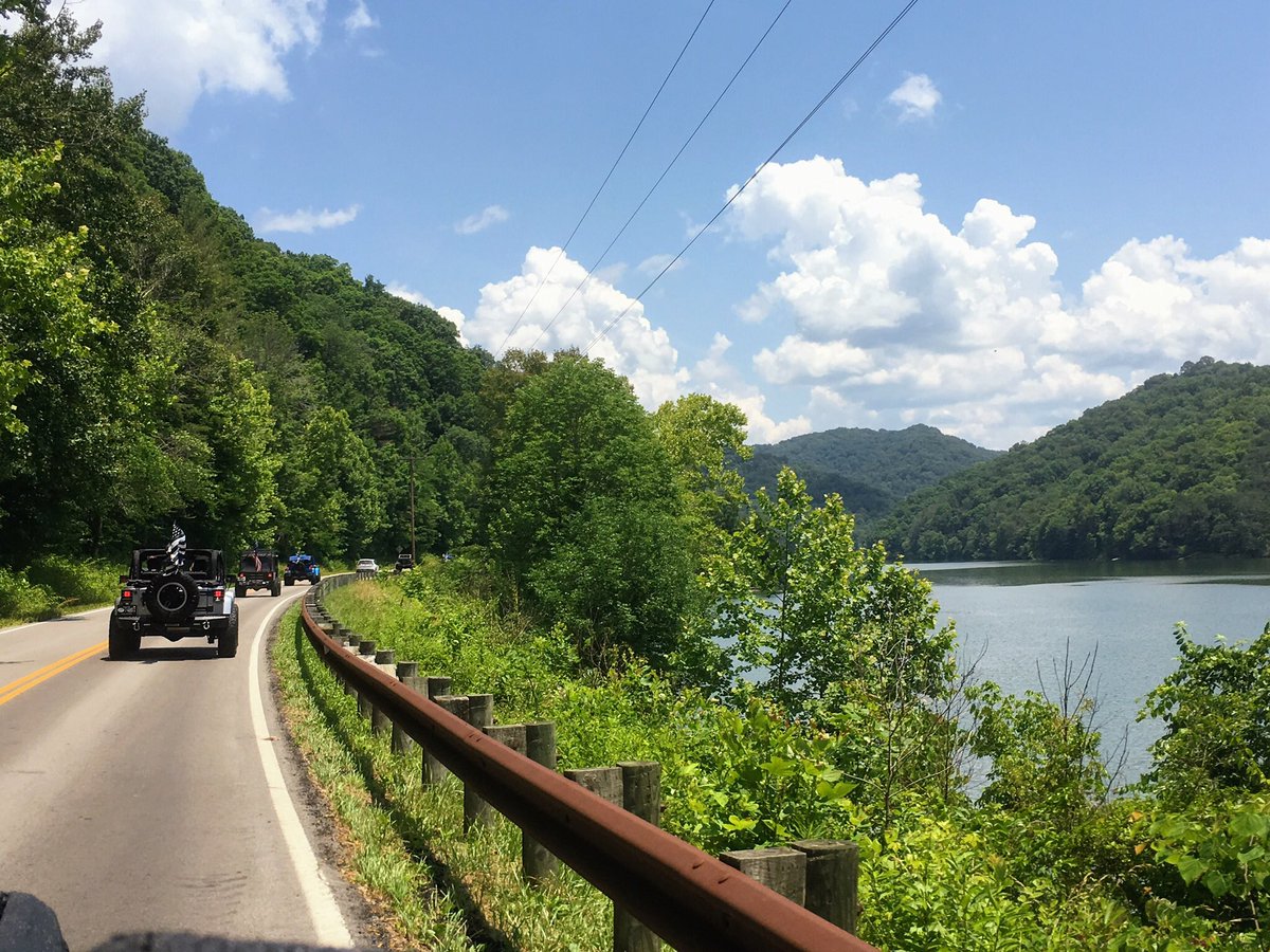 jeep_justice's tweet photo. Had a great time at the 2nd annual Alexander Rubado poker run. @jcjeepfreaks #johnsoncountyjeepclub #jeeppokerrun #jeepfamily #JeepLife #jeep #ksp #kentuckystatepolice #pokerrun #ForTheKids https://t.co/n61fWKCqxz