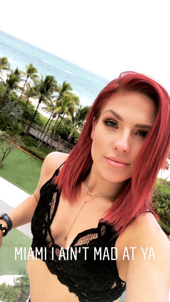 dancermichelle8's tweet photo. Day 9: Fav Hairstyle
-that #sharnared tho... it's so amazing!!
-would love for her to teach me how to do all of these styles right now haha
-ππβ€οΈ
#21DaysofSharna https://t.co/fFur9WQ7xi