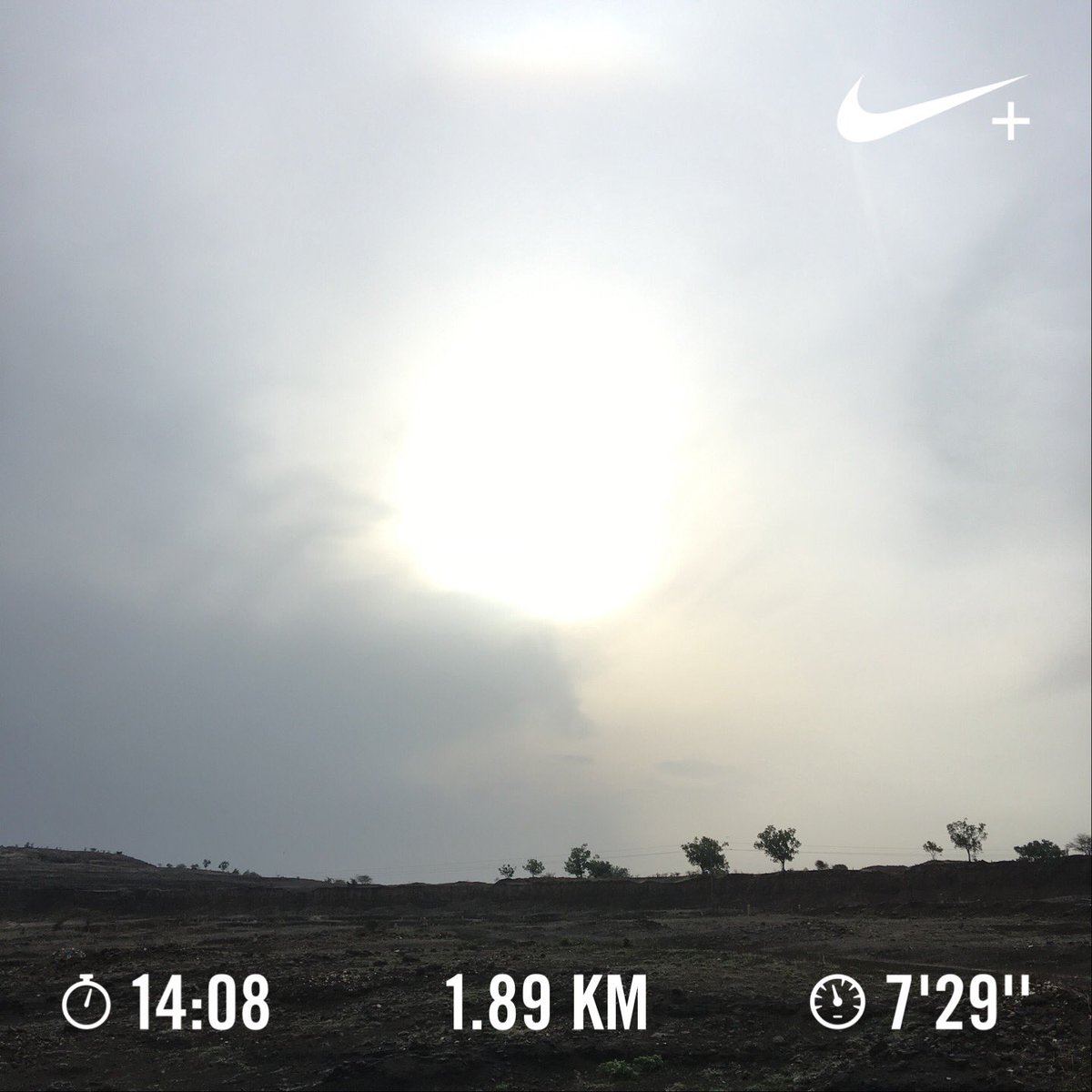Nithin's tweet photo. 5:59 AM: 18 km at 140-145 BPM HR range. Average HR at 143 BPM.
1.89 km slow jog home.
It’s coming together.
#Runners360 #BM2018 #marathon #training #HRbasedrun #180method #werun2018 #werunkalaburagi #nikeplus #nikerunning https://t.co/NAu64fTyOf