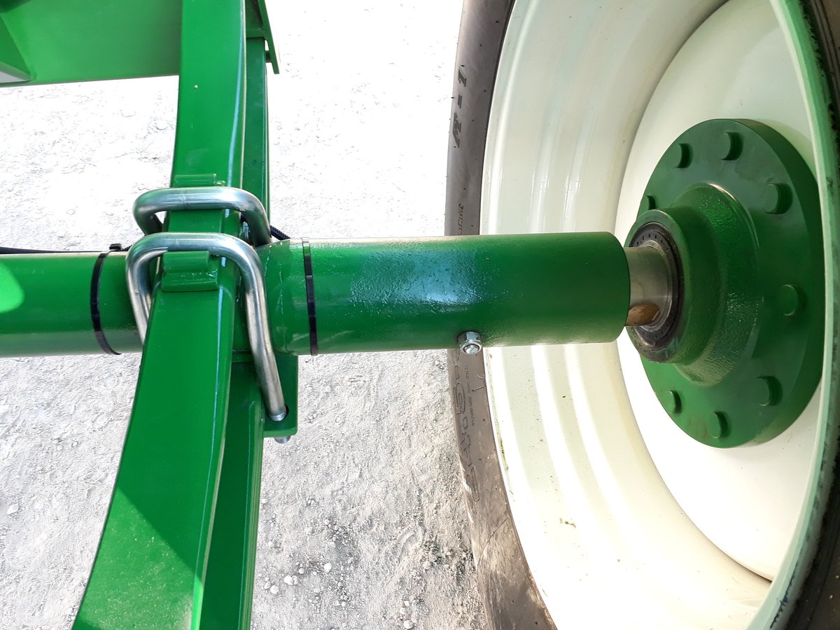 CgsEngineers's tweet photo. The 14T HI Cube, all set up and ready to go in S.A.
Utilising @HawkEngineering scale kit, on 3M centres. https://t.co/V9v8Z4Slxt
