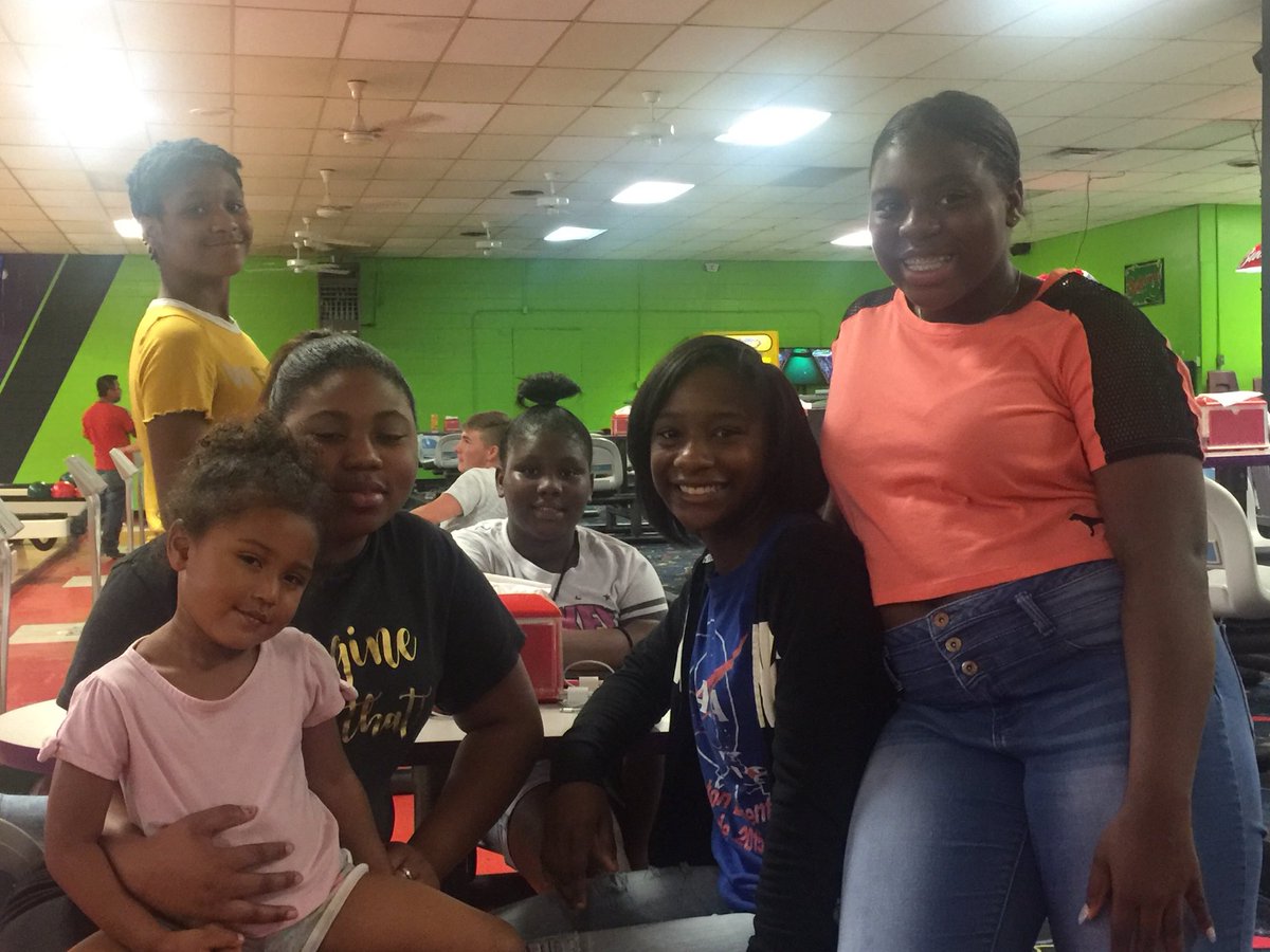 ctxparklanes's tweet photo. Cosmic Bowling, Saturday nights, 10-12 at Corsicana Park Lanes.  Don’t miss the fun🎳🎳 https://t.co/Khm5LtlPRd