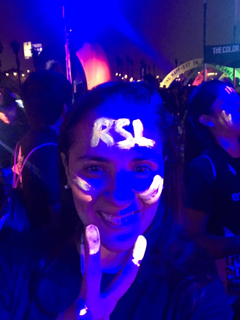 MaribelToledo's tweet photo. Nunca hice deporte en mi vida y hace un tiempo empecé a correr a mis 41 años (c/ las justas podía 1 cdra y pensé q nunca lograría superarme). Hoy corrí mi 1era carrera d #5K en #TheColorRunEntel y lo logré #orgullosademí #SíSePuede Gracias a @Peruchapromedio y @EntelPeru https://t.co/0l54Z6MHxg