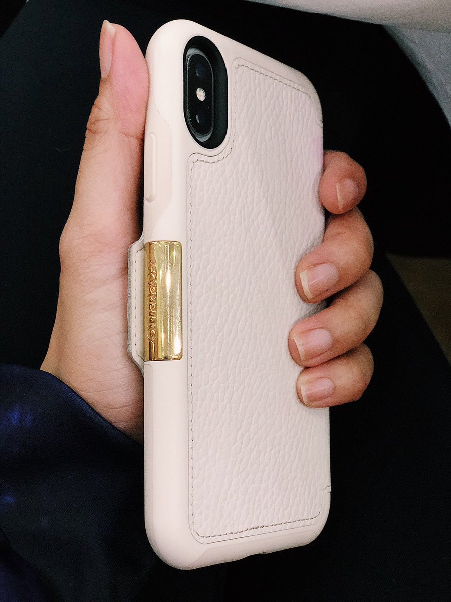 Abymarano's tweet photo. About yesterday! PSL ALL STAR โญ๏ธ Meet & Greet in SM Baguio City. Yung mga fans nagpapasign ng mga phone cases nila samin. I think I shall do the same when I see @Pleumjit in less than 3 weeks from now ๐ LOVE my elegant OTTERBOX Iphone X case ๐ #otterboxph @otterboxasia ๐ https://t.co/66yPXJQznX