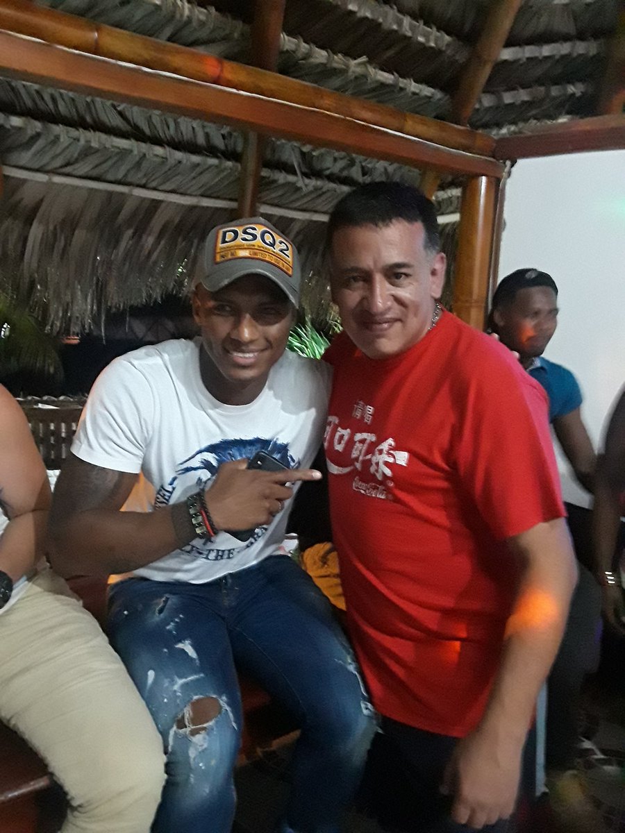 ProfePedrito's tweet photo. Reencuentro ex jugadores ex alumnos Club Deportivo el Nacional con Antoño Valencia 15 años de buen futbol https://t.co/aSSv4qWTBt