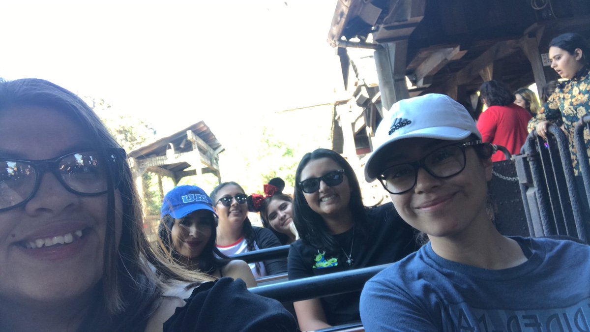 DDAENGHOBl's tweet photo. ๐ฐโจโค๏ธ #gradnite2018 https://t.co/pZ38WZHM1L