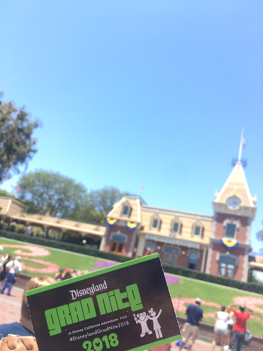 DDAENGHOBl's tweet photo. ๐ฐโจโค๏ธ #gradnite2018 https://t.co/pZ38WZHM1L