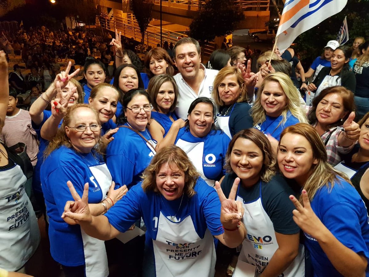 TemoGalindo's tweet photo. Las mujeres son el impulso de nuestra sociedad, su labor y compromiso diario es fundamental para que #Nogales siga avanzando. Gracias a cada una de ustedes que hoy nos acompañaron a pasar un rato de convivencia. Mi admiración y cariño. 
#BuenPresenteMejorFuturo https://t.co/as7J3eYy2U