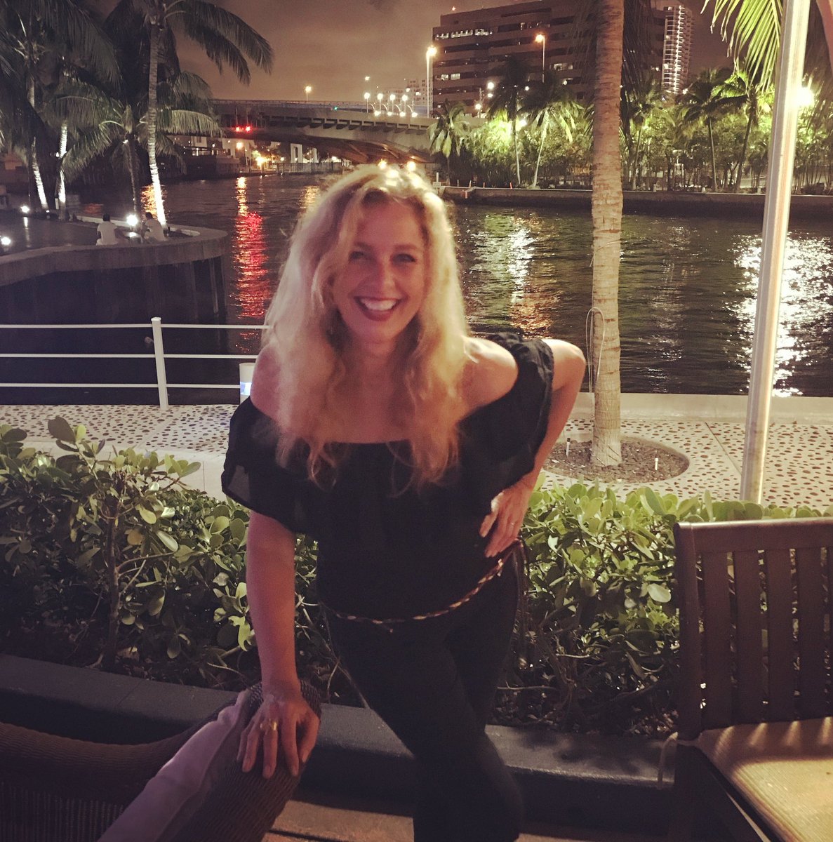 rociosanudolim's tweet image. #mimaminight #beautifultime #smiling #miami