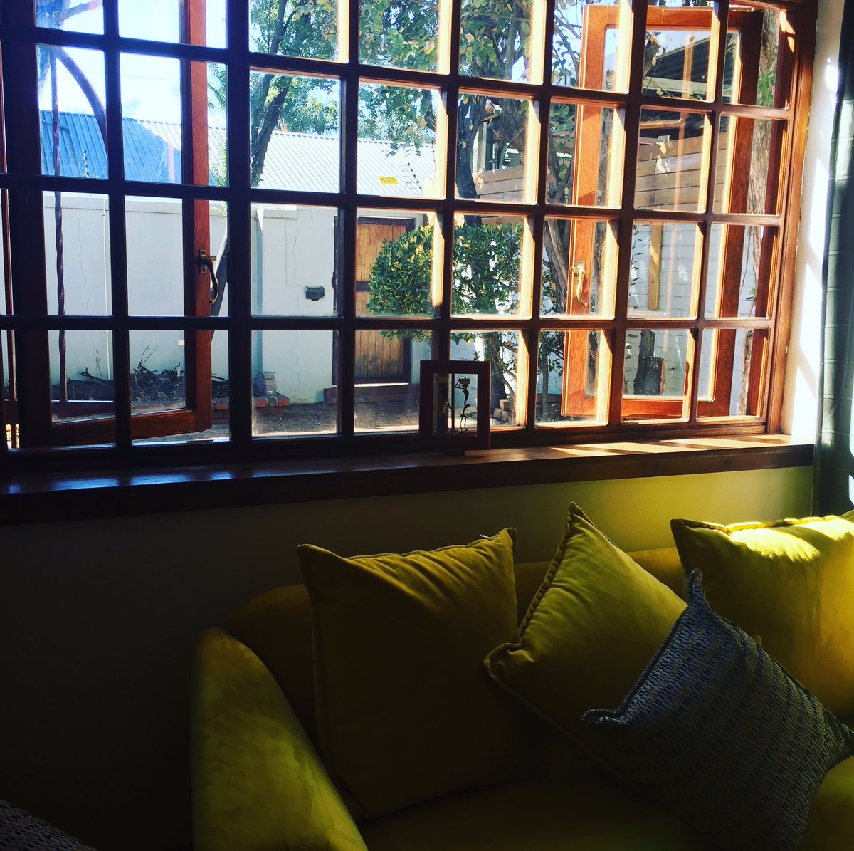 vanessaperumal's tweet image. Love beautiful #homespaces. Had the best all day #brunch yesterday and in downtown . When #decor is all about #styling #hackingthetravelcode