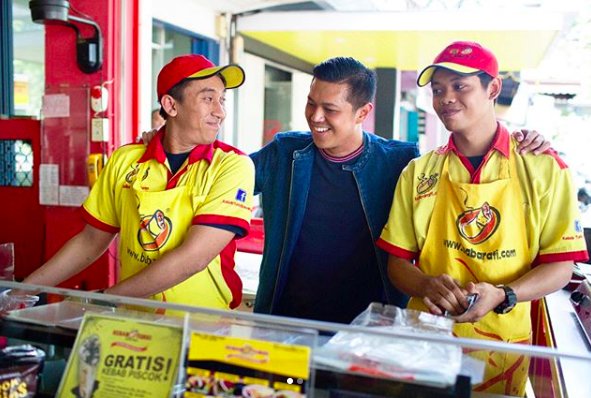HendySetiono's tweet photo. Alhamdulillah. Senang bisa melihat kebahagiaan Tim Baba Rafi. Semoga seluruh Tim Operator Baba Rafi yg berjuang demi Keluarga dgn memberikan pelayanan terbaiknya kepada pelanggan, kelak menjadi orang-orang sukses yang hidupnya bermanfaat untuk orang banyak. Amin ya rabbal alamin https://t.co/aXhAATFmzt