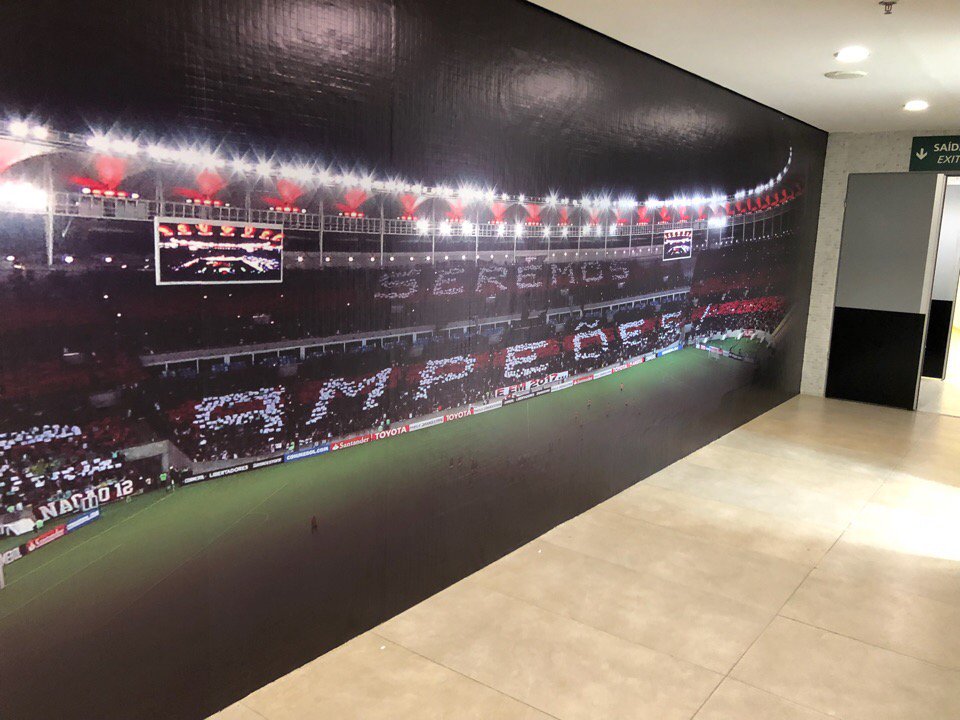 Vestiário do Maracanã recebe personalização rubro-negra; veja fotos Vestiário do Maracanã recebe personalização rubro-negra; veja fotos