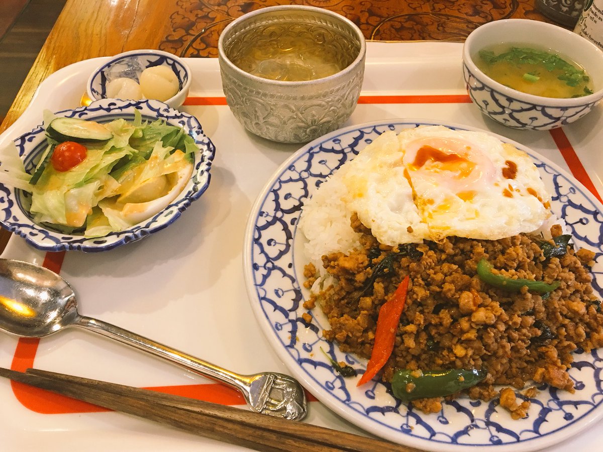 ta__man__'s tweet photo. #町田ランチ
#マンペンライ2号店
#ガパオ
#スプーンと器が特徴的で本場な雰囲気が楽しめる！ガパオ美味しかった！ https://t.co/8wEwsSD0JW