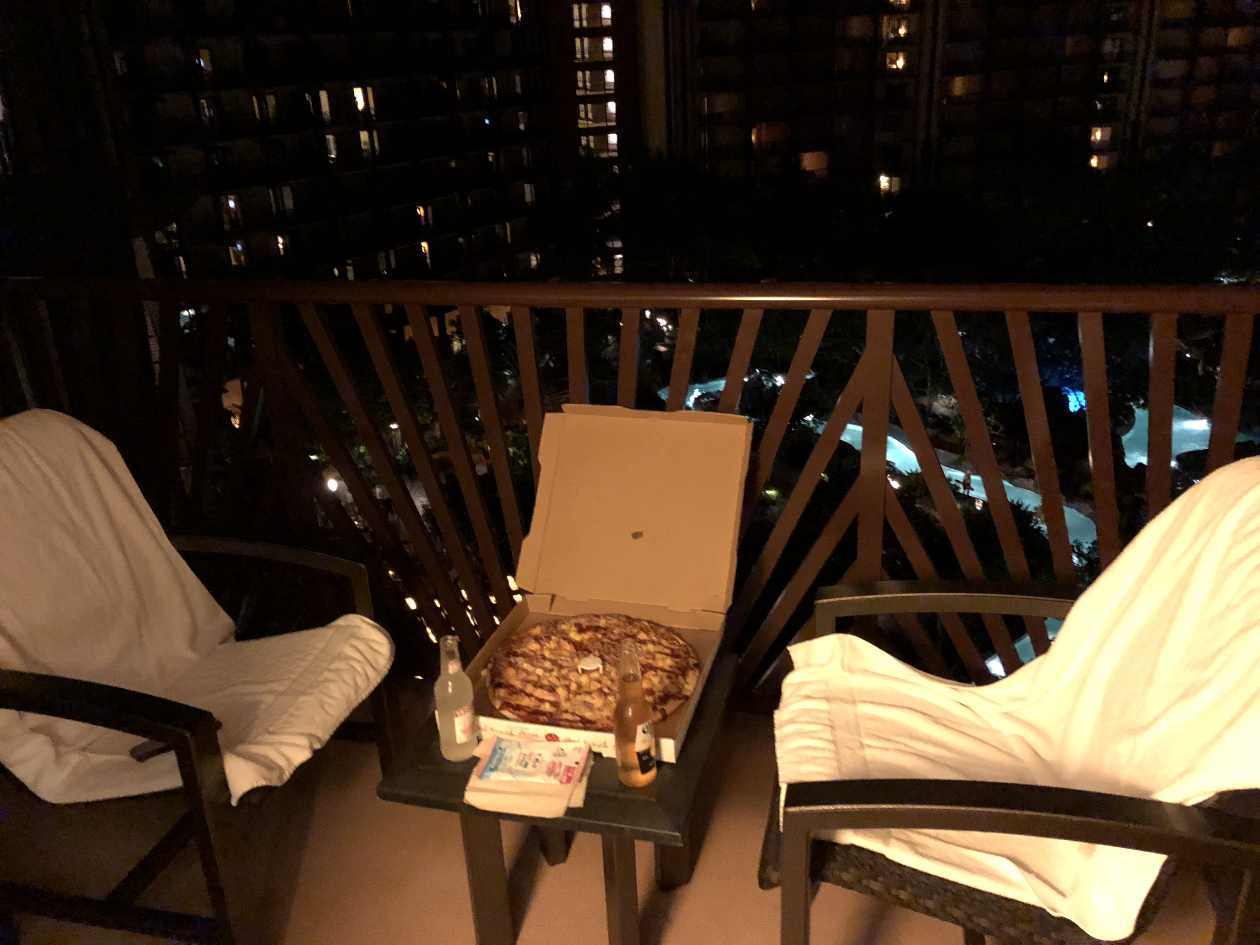 かも ハワイ飯量がやばすぎ問題 パンケーキ 1枚だと思ったら3枚も来るし ピザは2人で半分しか食べきれないし そりゃみんな太るわ アロハノハシ T Co Kb5fm0pz4h Twitter