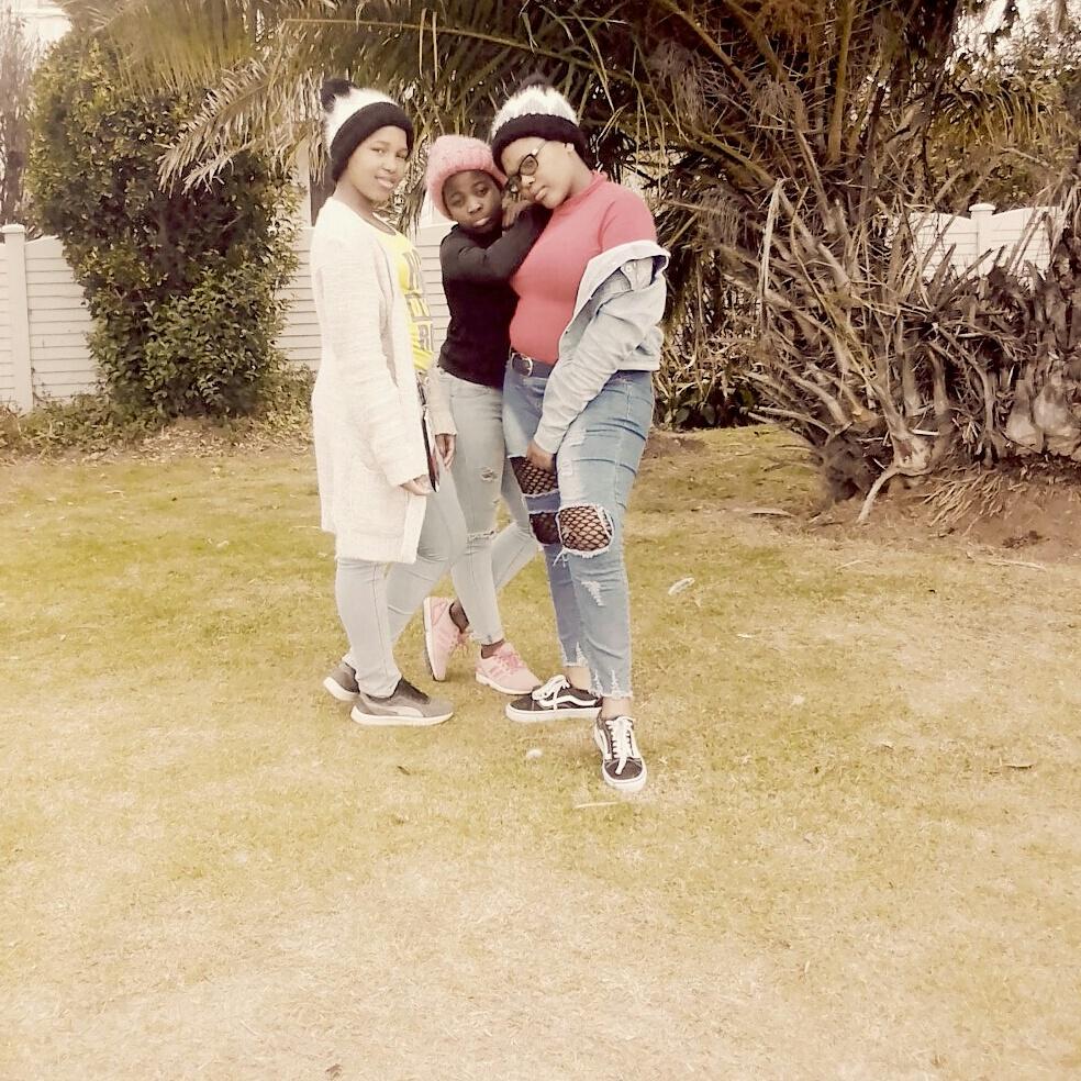 Indiemzil's tweet photo. #ReggyBeanieGang. Why not. https://t.co/XY4VmrJHKn