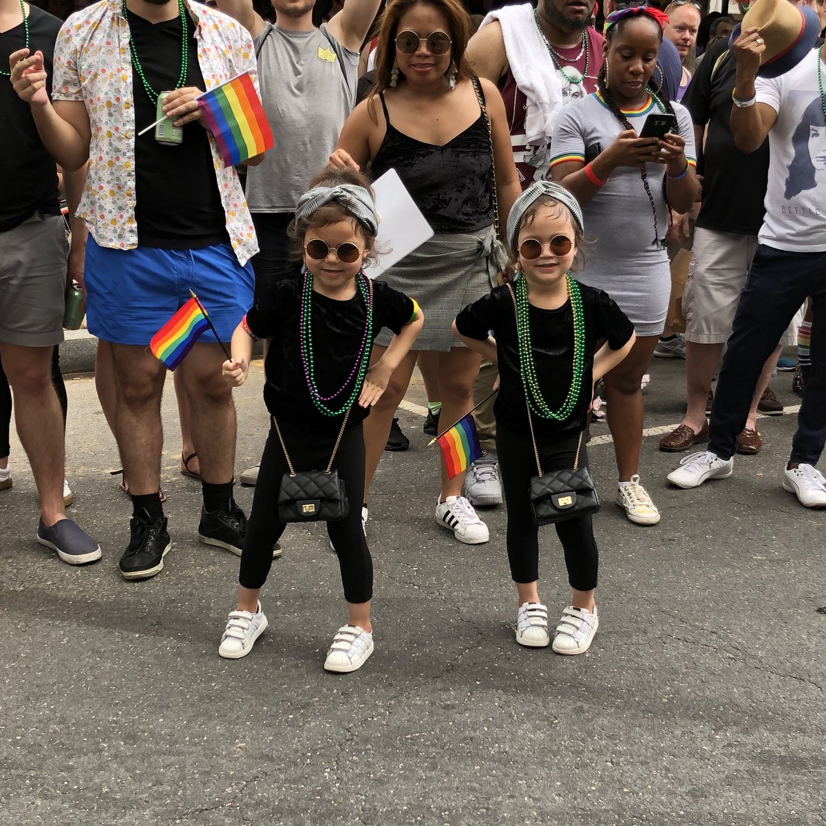 MarlAtelierista's tweet photo. Pride in DCPS with @SWSatgoding 🌈❤️! @PrincipalBurst #inclusive #dcpspride #loveislove https://t.co/dqtV3z4WPd