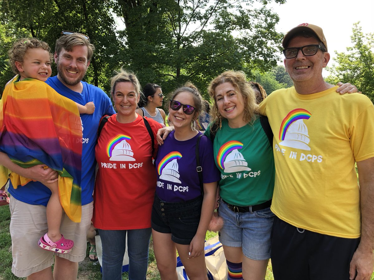 MarlAtelierista's tweet photo. Pride in DCPS with @SWSatgoding 🌈❤️! @PrincipalBurst #inclusive #dcpspride #loveislove https://t.co/dqtV3z4WPd