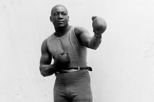 The first #AfricanAmerican world heavyweight #boxing champion #JackJohnson died in a car crash #onthisday in 1946.

#otd #boxer #athlete #GalvestonGiant #blackhistory #JimCrow #racism #TheGreatWhiteHope #UnforgivableBlackness #pardon #FightoftheCentury #JohnArthurJohnson