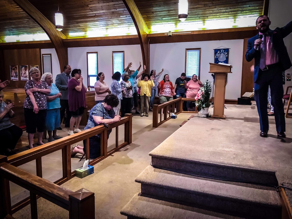 _AGMinistries's tweet image. Fire service tonight.  I love seeing how God is moving in Jersey.  We have 2 more services to go!

#agm #firetour #fireservice #jersey #night2 #Godisonthemove